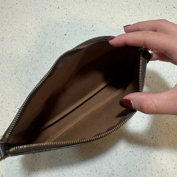 Louis Vuitton Pochette Accessoires – Monogram canvas, Authentic with COA - Picture 11 of 12